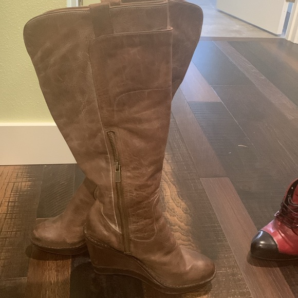 Frye boots Paige wedge - Picture 2 of 3